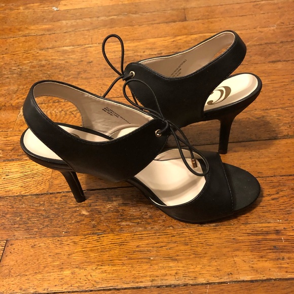 Black peep toe heels with open back - Picture 1 of 3